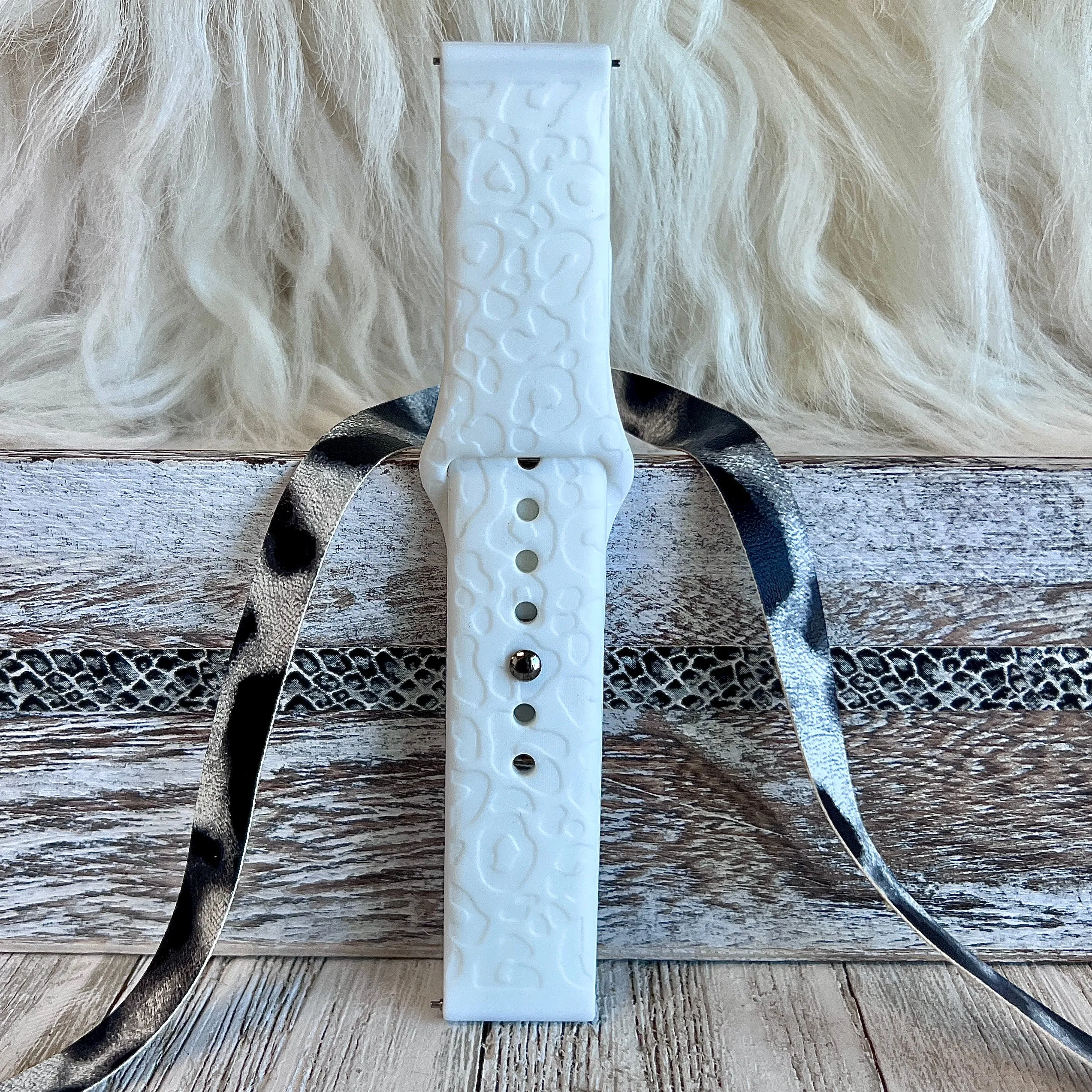 Engraved White Leopard Print Silicone Band For Fitbit Versa 1/2