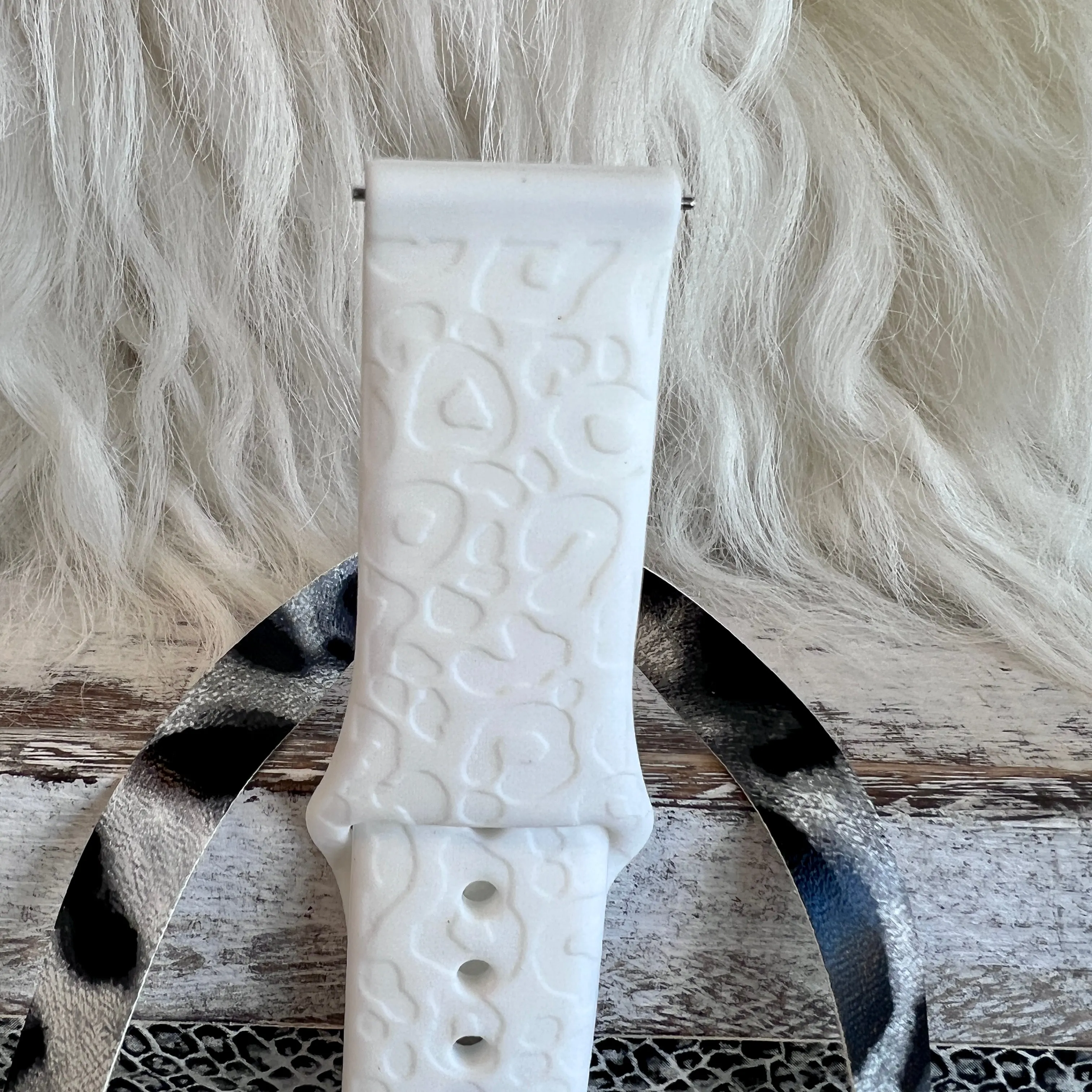 Engraved White Leopard Print Silicone Band For Fitbit Versa 1/2